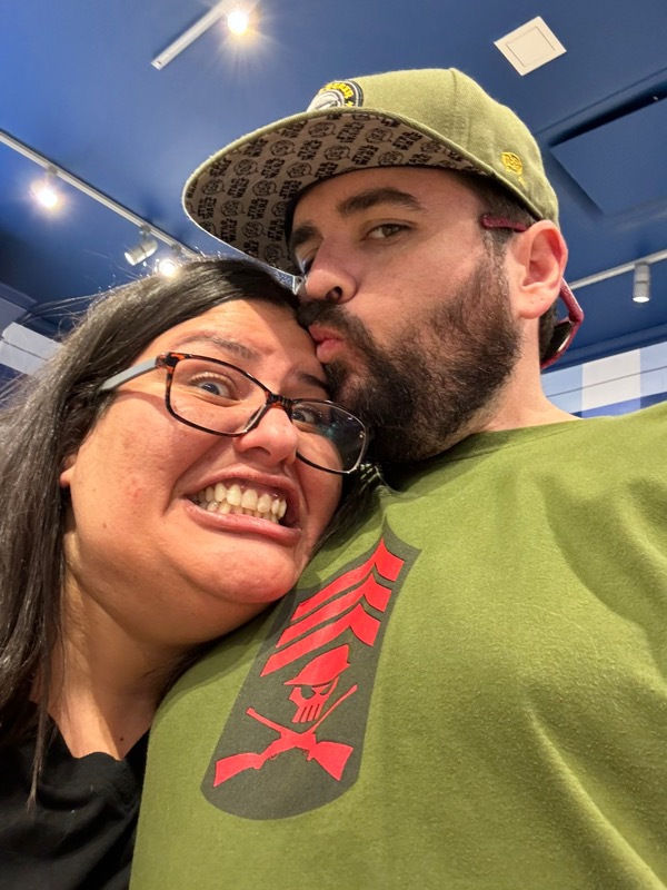 Remi4all | Snack God & Rapper (@remi4alltheesnackgod) is LIVE - TikTok LIVE