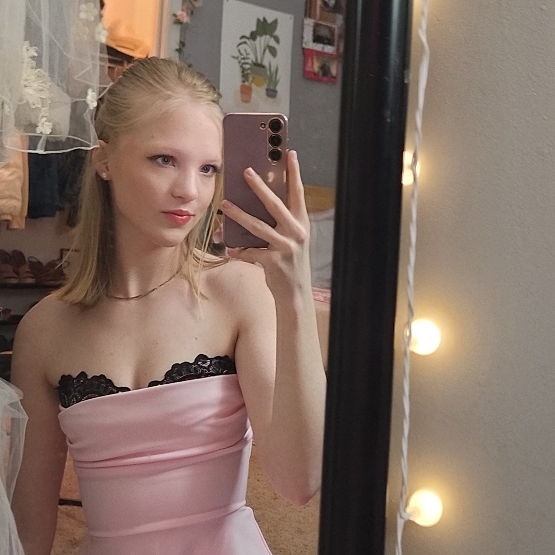 Gabby (@gabbyspam0806) is LIVE - TikTok LIVE